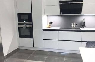 Einfamilienhaus kaufen in 82140 Olching, Exklusives Anwesen in Olching: Einfamilienhaus mit Nebengebäude und Weiher auf großem Grundstück