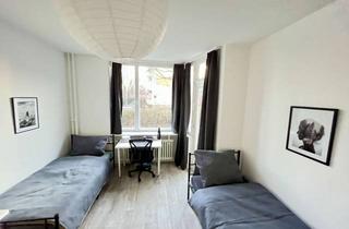 Immobilie mieten in Wröhmännerstraße, 13585 Spandau, Bright Shared Room with Balcony & Park View – All-Inclusive & Anmeldung