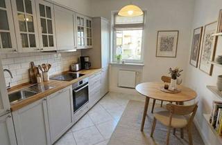 Wohnung kaufen in 18057 Rostock, 4 Zimmer in bester Lage von Rostock | Uninähe - Sanierte 89 m² Altbaucharme mit Balkon & Dielen