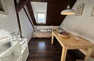Wohnung kaufen in 87435 Kempten, Liebevoll gestaltete Dachgeschosswohnung mit Einbauküche und Altbauflair