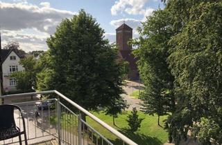 Wohnung mieten in 25746 Heide, Schöne und gepflegte 4-Zimmer-Dachgeschosswohnung mit geh. Innenausstattung mit Balkon und EBK