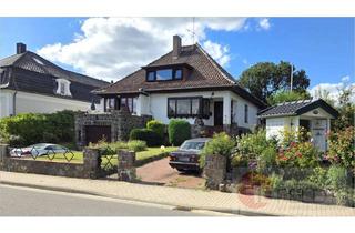 Haus kaufen in 23858 Reinfeld, Zum Wachküssen: Attraktives Grundstück mit Zweifamilienhaus und Garage in gepflegter Wohnlage