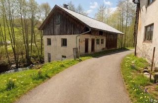 Haus kaufen in 94539 Grafling, Attraktives Entwicklungsgrundstück mit Bachlauf – Zwei gegenüberliegende Flächen mit hohem Neubaupot