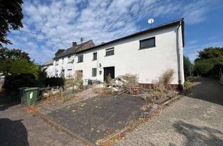 Einfamilienhaus kaufen in 56244 Schenkelberg, Sanierungsbedürftiges Einfamilienhaus mit PKW-Außenstellplatz und Balkon in Schenkelberg