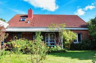 Haus kaufen in 25764 Wesselburen, Familienhaus mit Einliegerwohnung, 2 Garagen und Nebengebäude!
