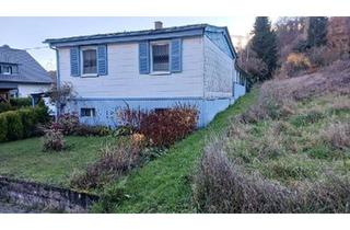 Haus kaufen in 66701 Beckingen, Beckingen - Freistehendes Einfamilien-Wohnhaus mit großem Grundstück, Pferdes