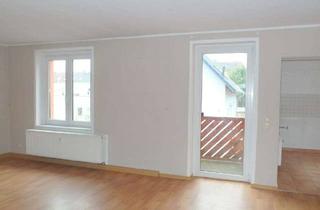 Wohnung mieten in Am Finkenberg 21, 01587 Riesa, Ab sofort zu haben: Schöne 2,5-Zimmer-Wohnung mit Balkon, Laminat & Bad mit Wanne und Dusche