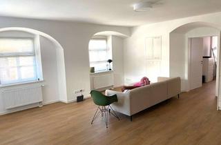 Wohnung mieten in Theaterstr. 10, 95028 Innenstadt, Außergewöhnliche 2-Zimmer-Altbau-Wohnung