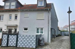 Wohnung mieten in Am Mithräum, 64521 Groß-Gerau, Schickes Single-Domizil im Dachgeschoss mit Galerie, Balkon und EB-Küche in Groß-Gerau