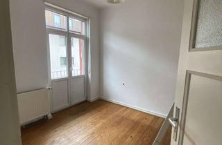 Wohnung mieten in 68167 Neckarstadt, Schöne 2-Zimmer Altbauwohnung