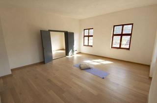 Wohnung mieten in Rathausstraße, 72160 Horb, Schöne, geräumige zwei Zimmer Wohnung im Schloss Mühlen, Horb am Neckar