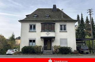 Haus kaufen in 57537 Wissen, Wissen, großes Wohnhaus mit Garten, 2 Garagen sowie Carport