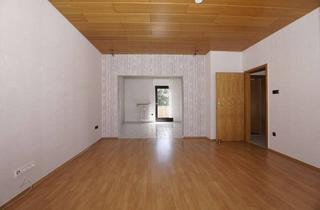 Haus kaufen in 66280 Sulzbach, 3-Familienhaus mit Garten, Garagen und Renditepotenzial – 1.800 € erzielbar