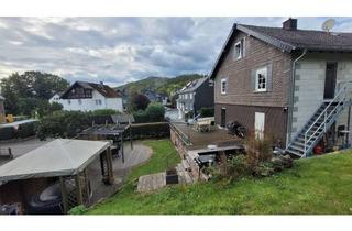 Haus kaufen in 57290 Neunkirchen, Modernisiertes Fachwerkhaus in Struthütten: 6 Zimmer, Sauna, 2 Garagen, Terrasse & Garten