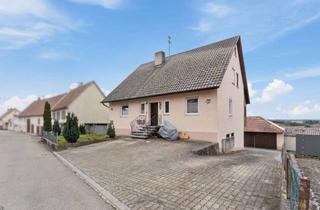 Haus kaufen in 88524 Uttenweiler, Mit tollem Weitblick! Charmantes Dreifamilienhaus in ländlicher und naturnaher Lage