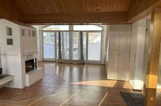 Wohnung mieten in 63179 Obertshausen, Stilvolle, vollständig renovierte 2-Raum-Dachgeschosswohnung mit Balkon und EBK in Obertshausen