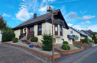 Haus kaufen in 56244 Ötzingen, Nähe Montabaur/Wirges: Freistehendes Ein- bis Zweifamilienhaus in sonniger Lage mit schönem Areal