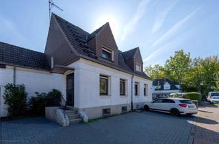 Doppelhaushälfte kaufen in 44532 Lünen, Charmante Zechen-Doppelhaushälfte mit Potenzial - Der herrliche Garten wird Sie begeistern.