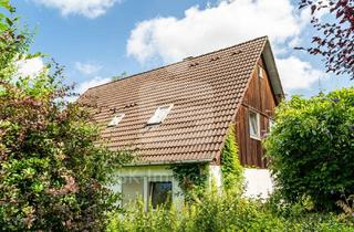 Haus kaufen in 51491 Overath, Stark sanierungsbedürftiges Fertighaus mit Nachtstromspeicherheizung auf Erbpacht.