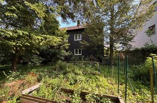 Immobilie kaufen in 70563 Stuttgart, Interessantes Baugrundstück mit Altbestand in Zentrumslage von Stuttgart-Vaihingen