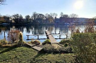 Wohnung kaufen in 12587 Berlin, Stilvolle Maisonettewohnung mit umlaufender Terrasse an der Müggelspree