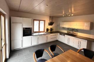 Wohnung kaufen in 83737 Irschenberg, Irschenberg - Gemütliche 2,5-Zimmer-EG-Wohnung mit Garten in IBG - OT Buchbichl