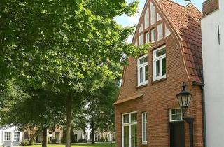 Haus kaufen in 25840 Friedrichstadt, Friedrichstadt - Historisches Wohnhaus mit Wasserblick