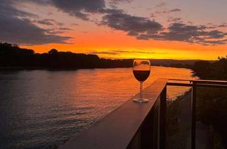 Wohnung kaufen in Rheingaustraße 167, 65203 Biebrich, Einzigartige Traumwohnung direkt am Rhein – Erste Reihe, Südbalkon, Fernblick = 110 m² Lebensglück