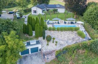 Haus kaufen in 86356 Neusäß, Eleganz trifft Erholung: Luxuriöser Bungalow mit Pool, Sauna & Panoramablick nahe Uniklinik