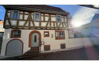 Haus kaufen in Löwengasse, 64807 Dieburg, Schmuckfachwerkhaus mit Innenhof in der Altstadt von Dieburg