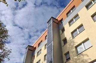 Wohnung mieten in Am Sportpark 24, 08371 Glauchau, Schicke 4 - Raumwohnung mit neu sanierten Bad und Aufzug zu vermieten!