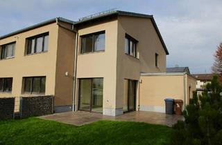 Haus kaufen in 86405 Meitingen, Meitingen - Wohnen der Extraklasse! Exkl. DHH - KFW 55, mit kleinem Appartem.