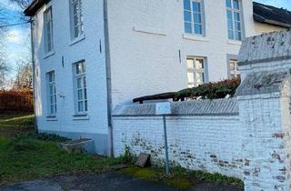 Wohnung kaufen in 52070 Aachen, Aachen - Eigentumswohnung auf historischer Anlage zu verkaufen