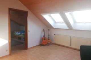 Wohnung kaufen in Schönbergweg 10, 72766 Reutlingen, 2-Zimmer-DG-Wohnung mit Balkon und PKW-Stellplatz – ideal für Singles, Paare & Kapitalanleger