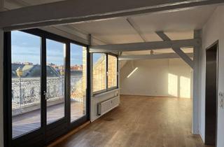 Wohnung kaufen in Willibald-Alexis-Straße, 10965 Kreuzberg, Lichtdurchflutetes DG mit 14m2 Dachterrasse, zwischen Chamissoplatz und Marheinekehalle