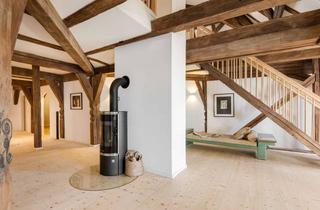 Wohnung mieten in 82281 Egenhofen, Schloss Weyhern – Stilvolles Wohnen unter historischem Dach: DG Maisonette-Wohnung