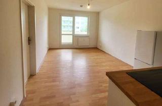 Wohnung mieten in Ernst-Thälmann-Straße, 04571 Rötha, *Für Paare/Single oder Berufstätige* Ruhige und helle 2-Raumwohnung + Einbauküche + Balkon!!!