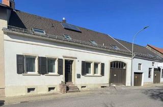 Haus kaufen in 66399 Mandelbachtal, Zweifamilienhaus mit Halle, Werkstatt und Garagen