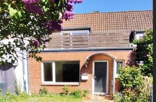 Haus kaufen in 24306 Plön, Reihenmittelhaus mit Charme und Potenzial – sofort bezugsfrei
