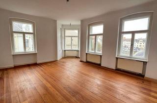 Wohnung kaufen in 02763 Zittau, Sonnige, zentrale 4-Raum-Altstadtwohnung mit Echtholzdielen! Provisionsfrei!