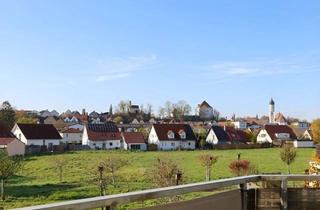 Wohnung kaufen in 89331 Burgau, Modernisierte 3-Zimmer-Wohnung – Balkon, Kaminofen und Garage