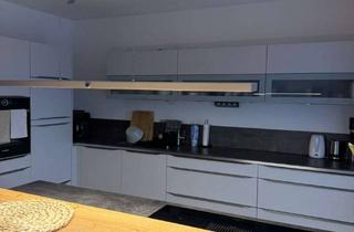 Wohnung mieten in 61191 Rosbach, Neuwertige 3-Zimmer-Wohnung mit Balkon und EBK in Rosbach