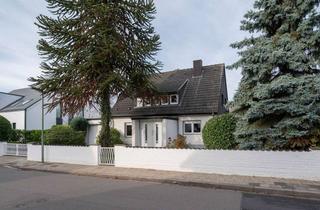 Einfamilienhaus kaufen in 41462 Neuss, Großzügiges Einfamilienhaus mit Potenzial auf begehrtem Grundstück in der Neusser Bols-Siedlung
