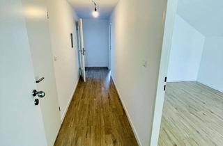 Wohnung kaufen in 81249 München, Kurzfristig bezugsfrei: Schön geschnittene 2-Zimmer DG Wohnung mit eigenem Garten!