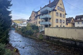 Wohnung kaufen in Geroldsauerstr. 20, 76534 Lichtental, Große 4 Zimmer-Altbauwohnung mit großem überdachtem Balkon hin zum Grobbach + Wohnküche EBK