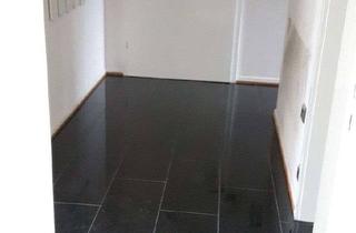 Wohnung mieten in Niederurseler Landstraße 118, 60439 Niederursel, Helle teilmöblierte 2-Zimmer-Wohnung mit Balkon im 3. OG in Frankfurt-Niederursel