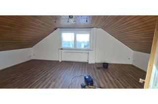 Wohnung mieten in Varenholzstraße 109, 44869 Höntrop, Renovierte 2,5-Zimmer Dachgeschoss Wohnung in Bochum-Höntrop