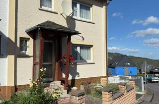 Doppelhaushälfte kaufen in Alte Treibe, 55743 Idar-Oberstein, Gepflegte Doppelhaushälfte mit Garage auf Eckgrundstück in Idar-Oberstein