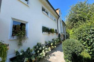 Anlageobjekt in 82061 Neuried, Elegant renoviertes Stadthaus mit 6 Wohnungen großem Souterrain und herrvoragender Ausbaumöglichkeit