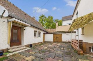 Doppelhaushälfte kaufen in 91413 Neustadt, Geräumige Doppelhaushälfte mit vielseitig nutzbarem Nebengebäude und Garage